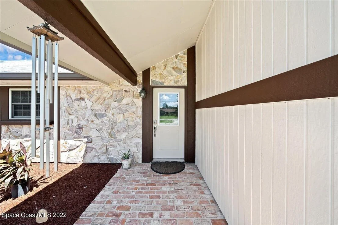 Photo of 2180 Bridle Path