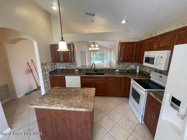 Photo of 991 Pine Creek Circle NE