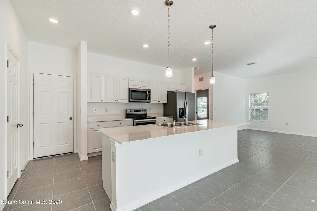 Photo of 850 Lyons Cir Circle NW