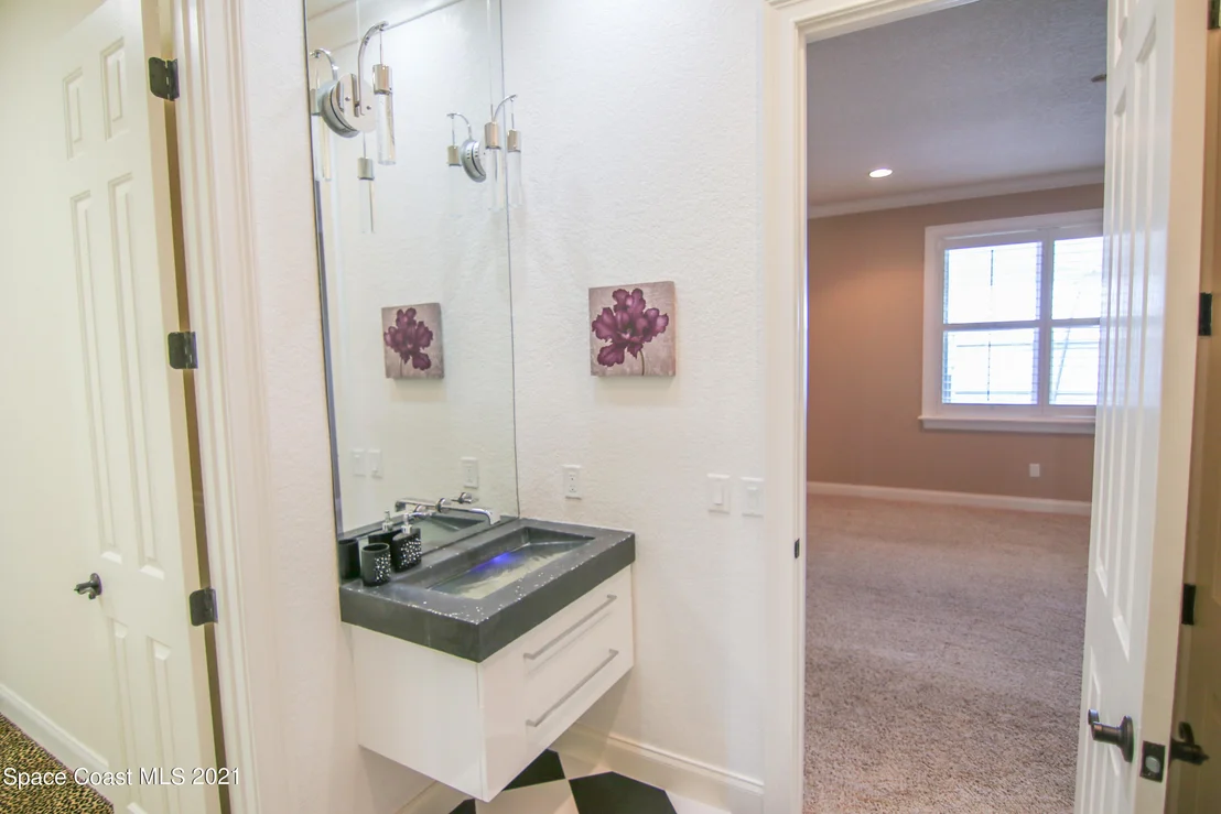 Photo of 228 Mclean Point