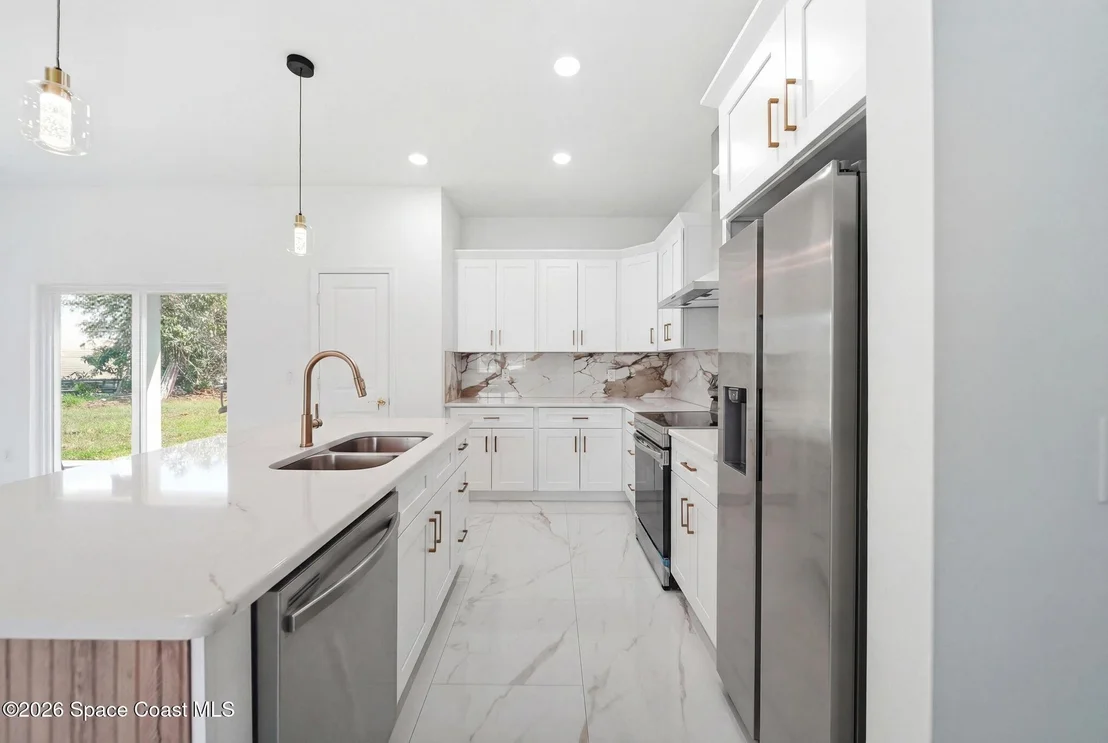 Photo of 2180 Cogan Drive SE