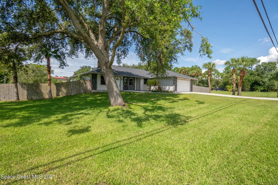 Photo of 4390 Alan Shepard Avenue