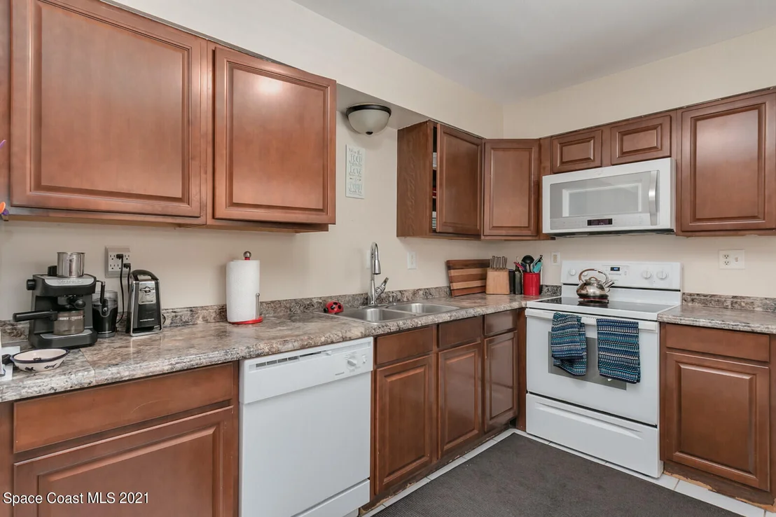 Photo of 5595 Fairbridge Street