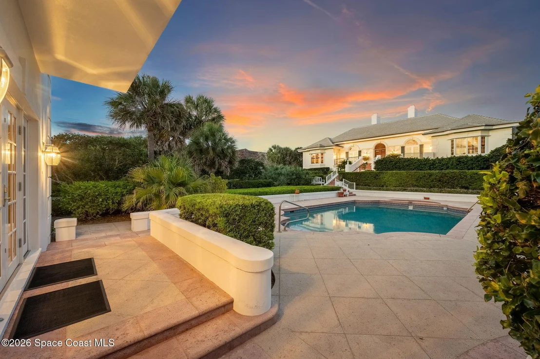 Photo of 680 Ocean Road