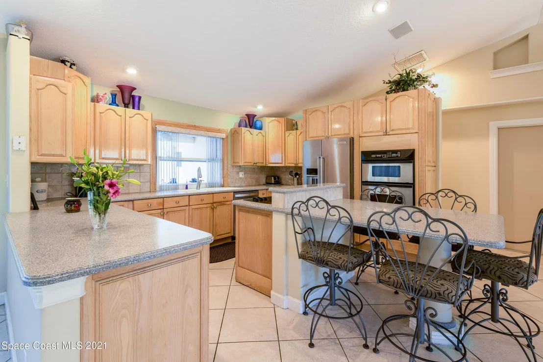 Photo of 2294 N Riverside Drive