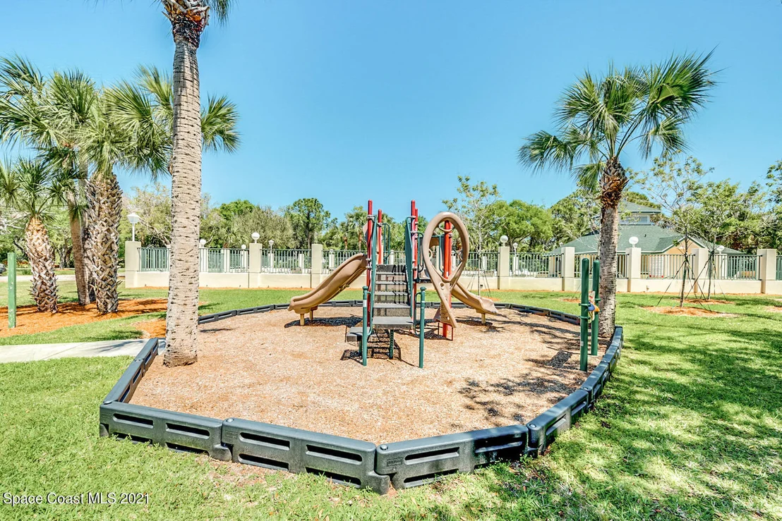 Photo of 955 Chatsworth Drive