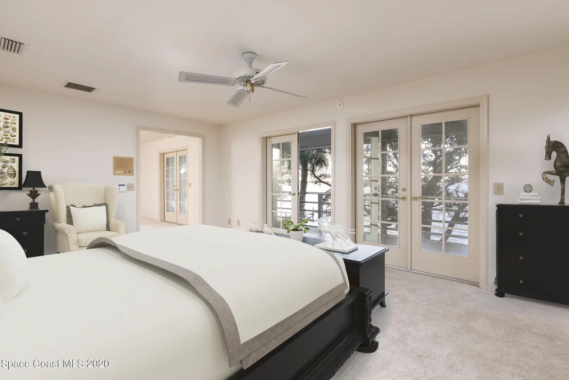 Photo of 1316 S Riverside Drive