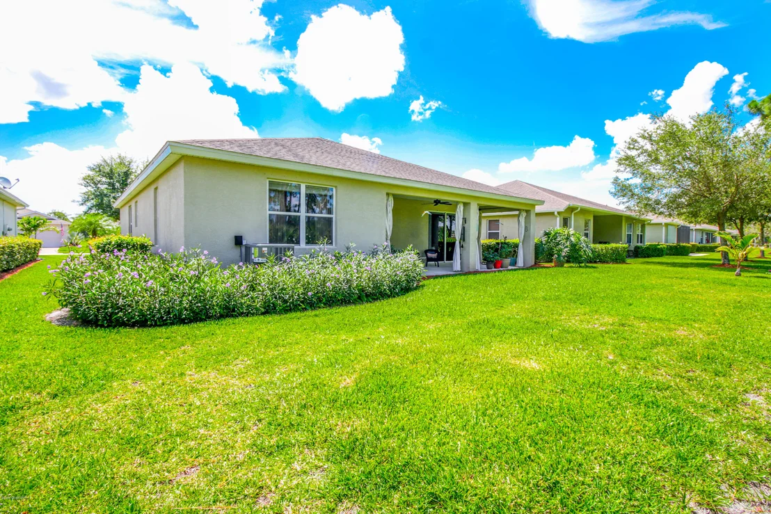 Photo of 565 Gardendale Circle SE