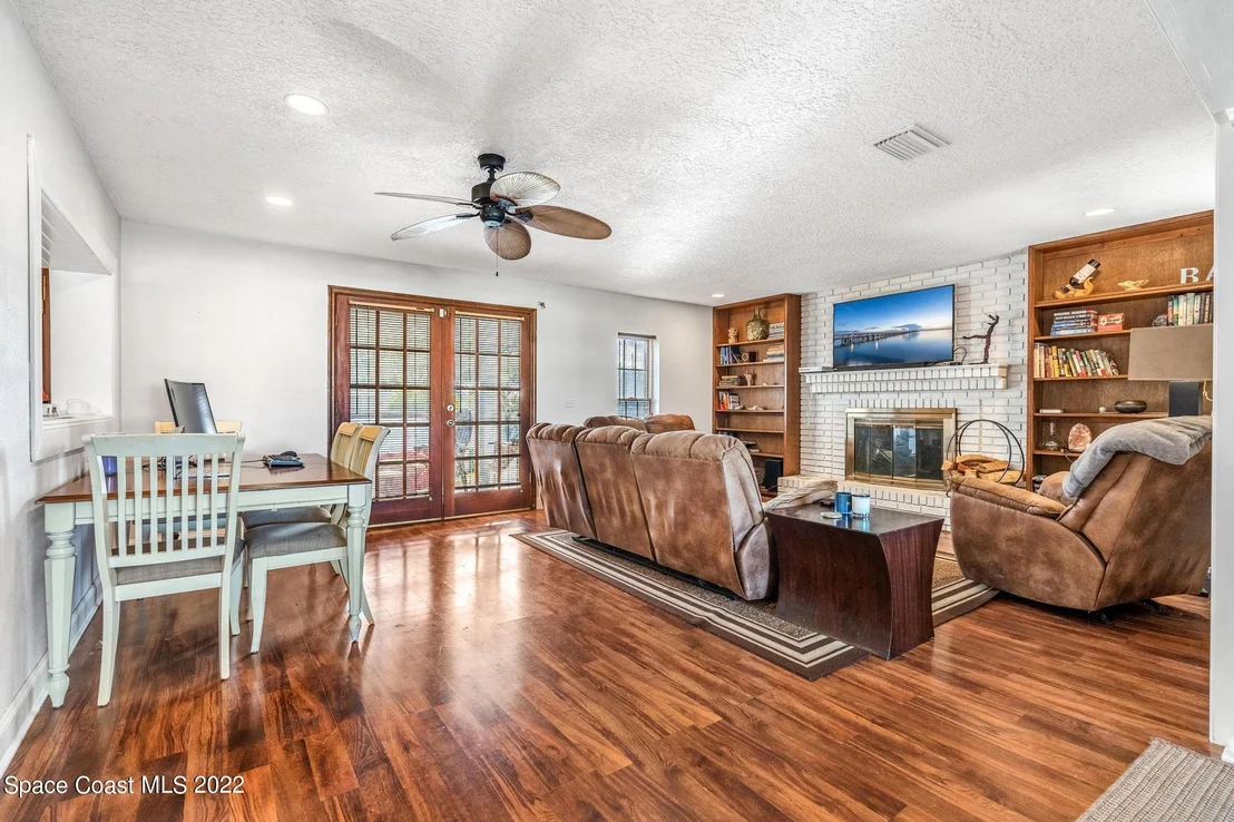 Photo of 405 Bunker Street