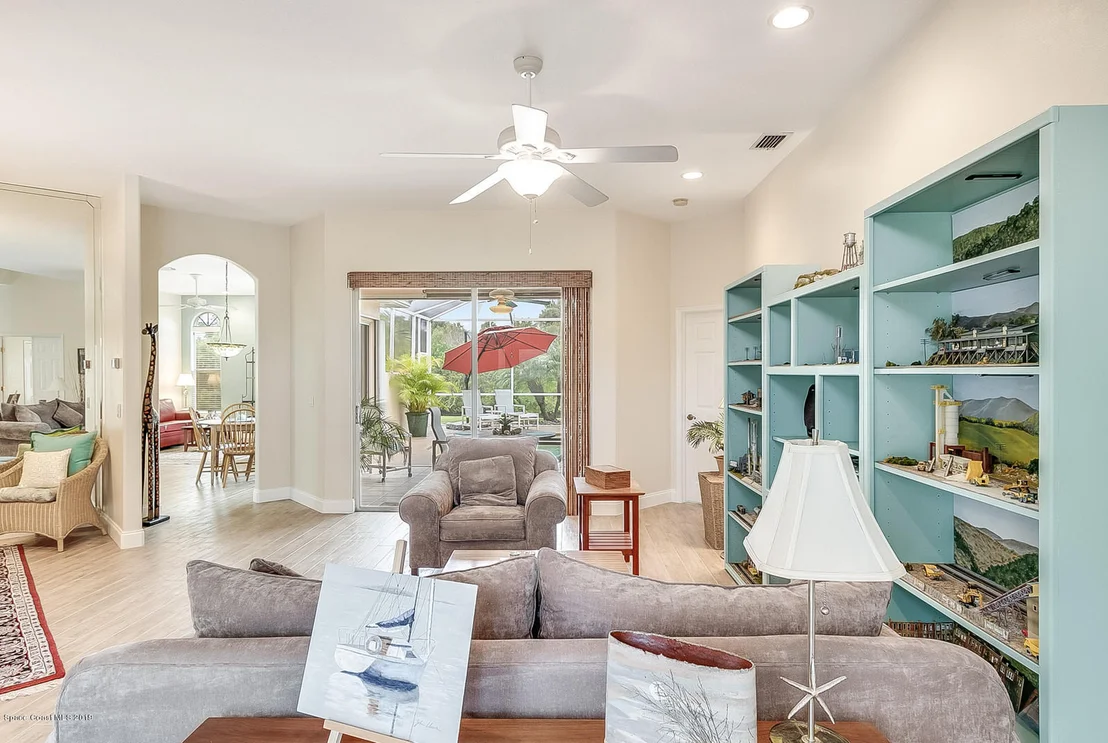 Photo of 925 Palm Brook Drive