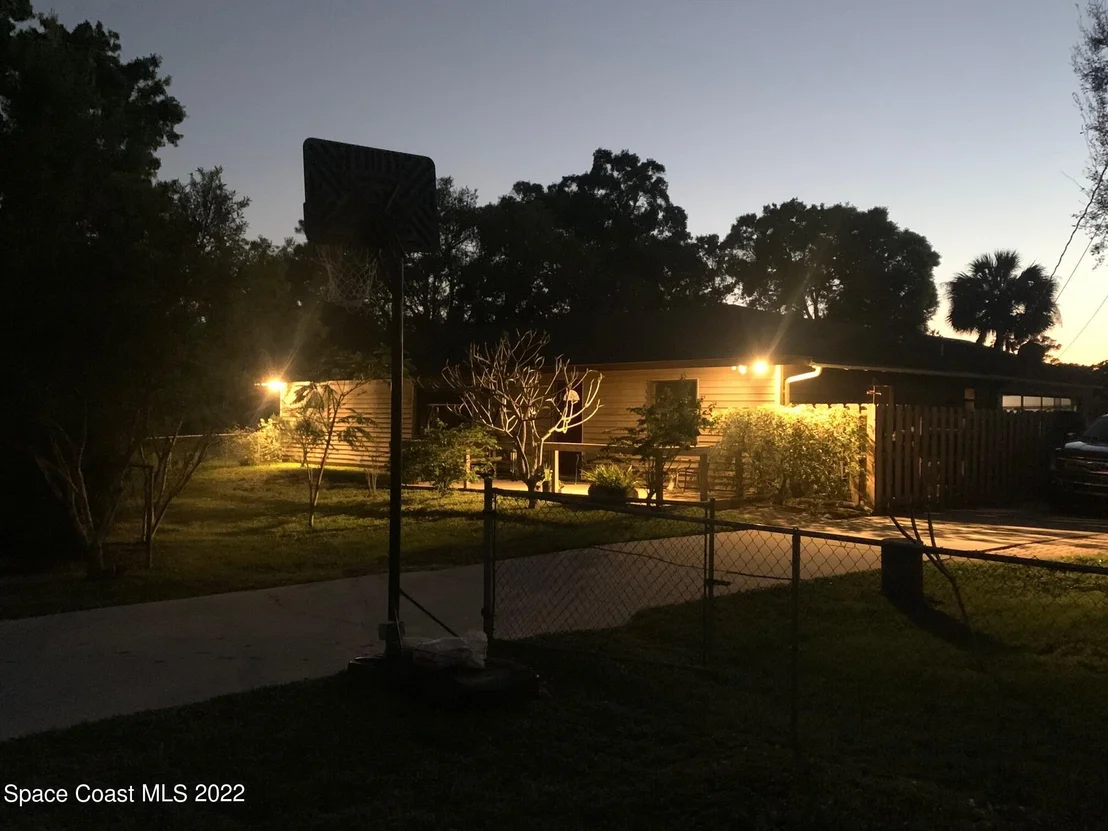 Photo of 555 La Veta Drive