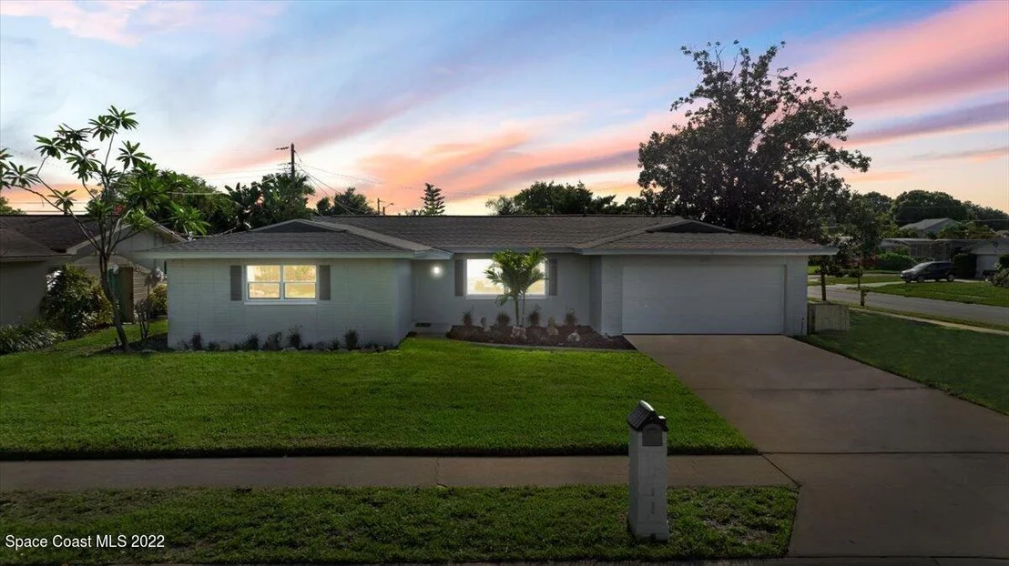 Photo of 893 Midland Road