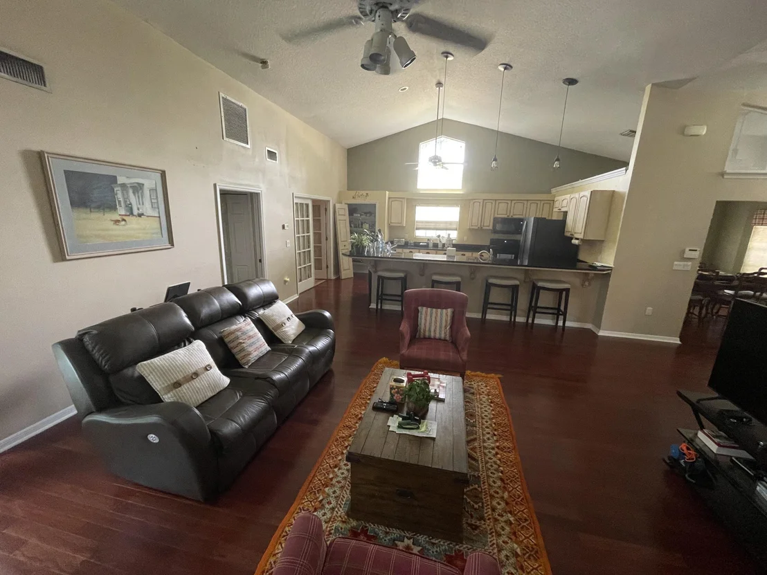Photo of 1260 Meadowbrook Road NE