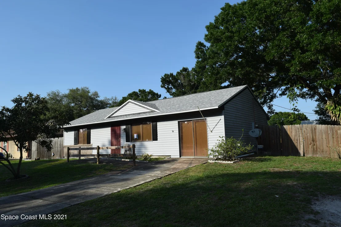 Photo of 1111 Grapefruit Road SE