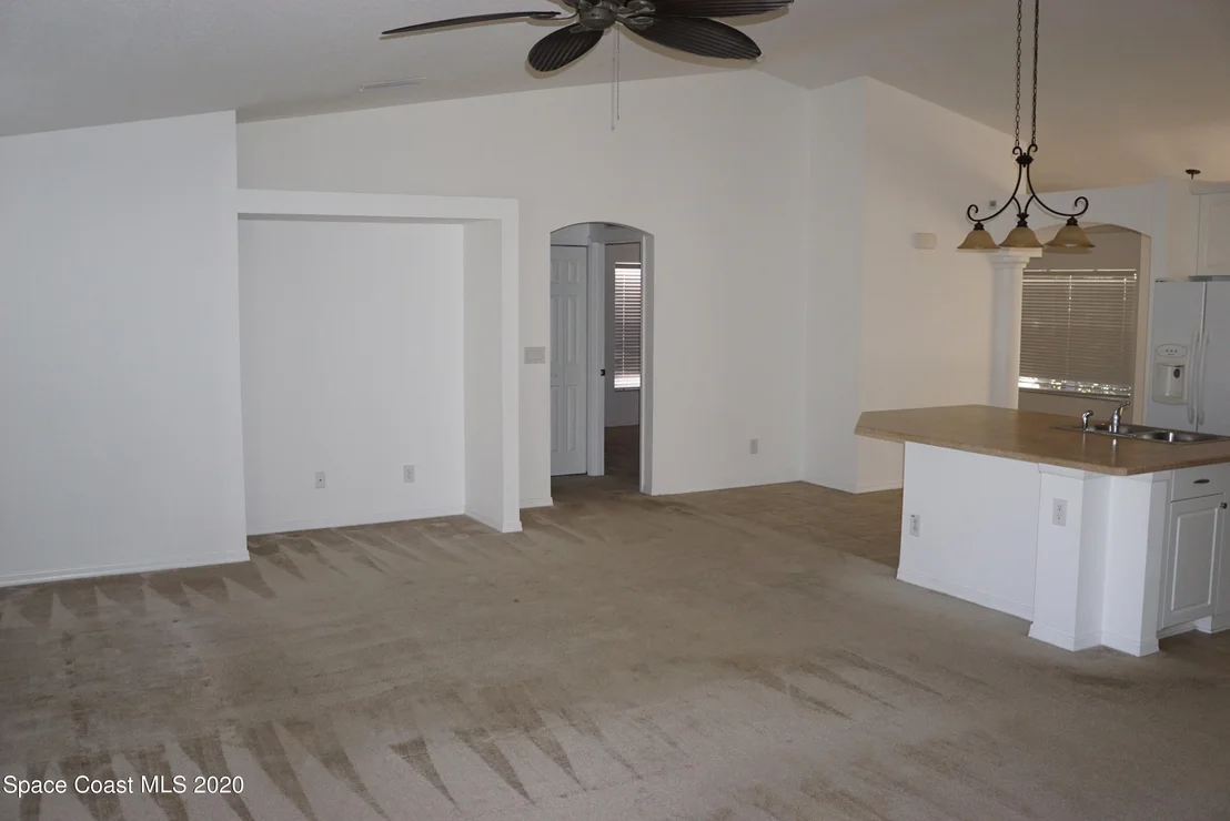 Photo of 1101 Morgan Circle NE