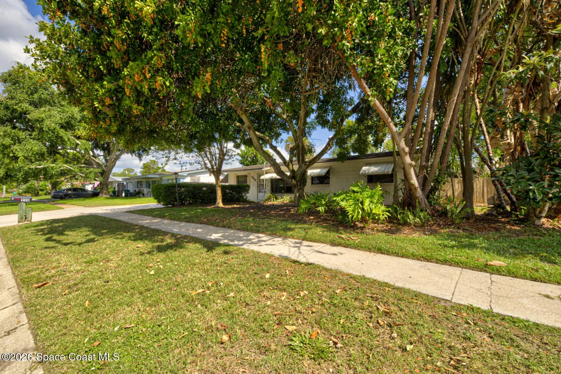 Photo of 990 Hibiscus Street