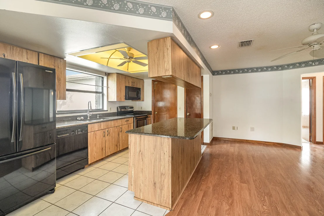 Photo of 137 Cinnamon Lake Circle