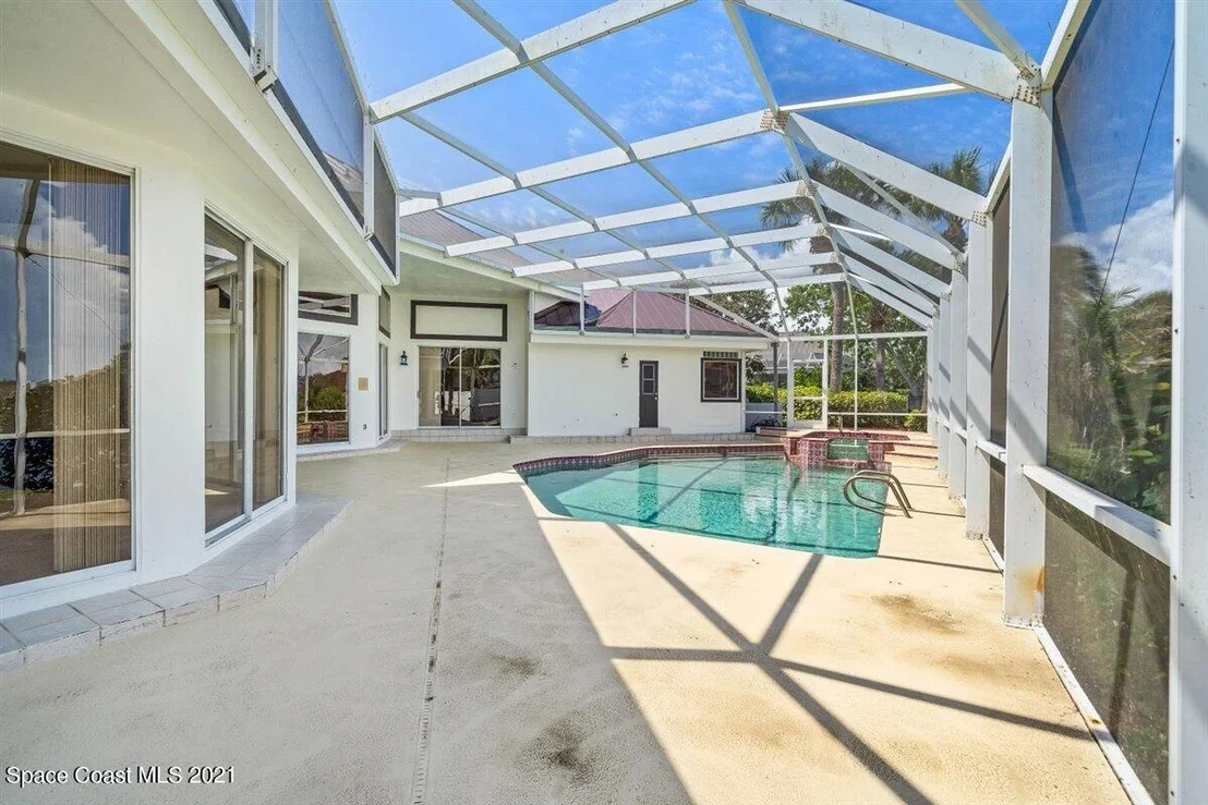 Photo of 680 Falcon Drive
