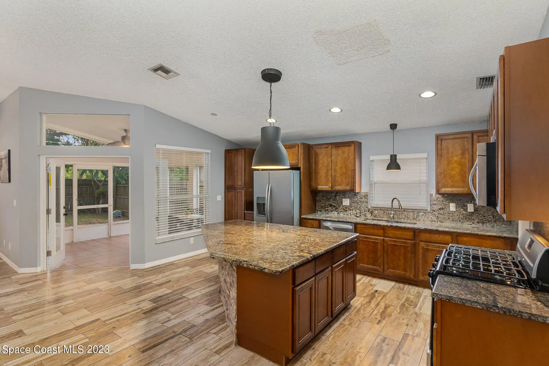 Photo of 2901 Saint James Lane