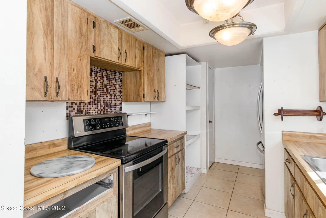 Photo of 1060 Emerald Road SE