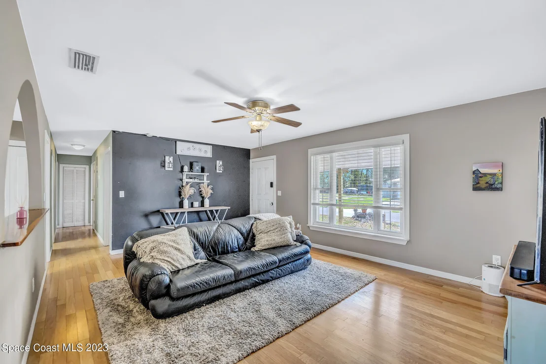 Photo of 5182 Jamaica Road