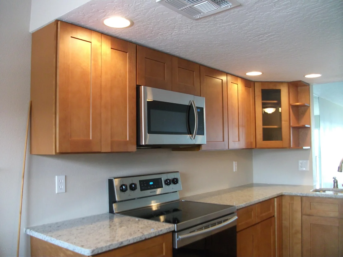 Photo of Unit 305 at 3901 Dixie Highway NE