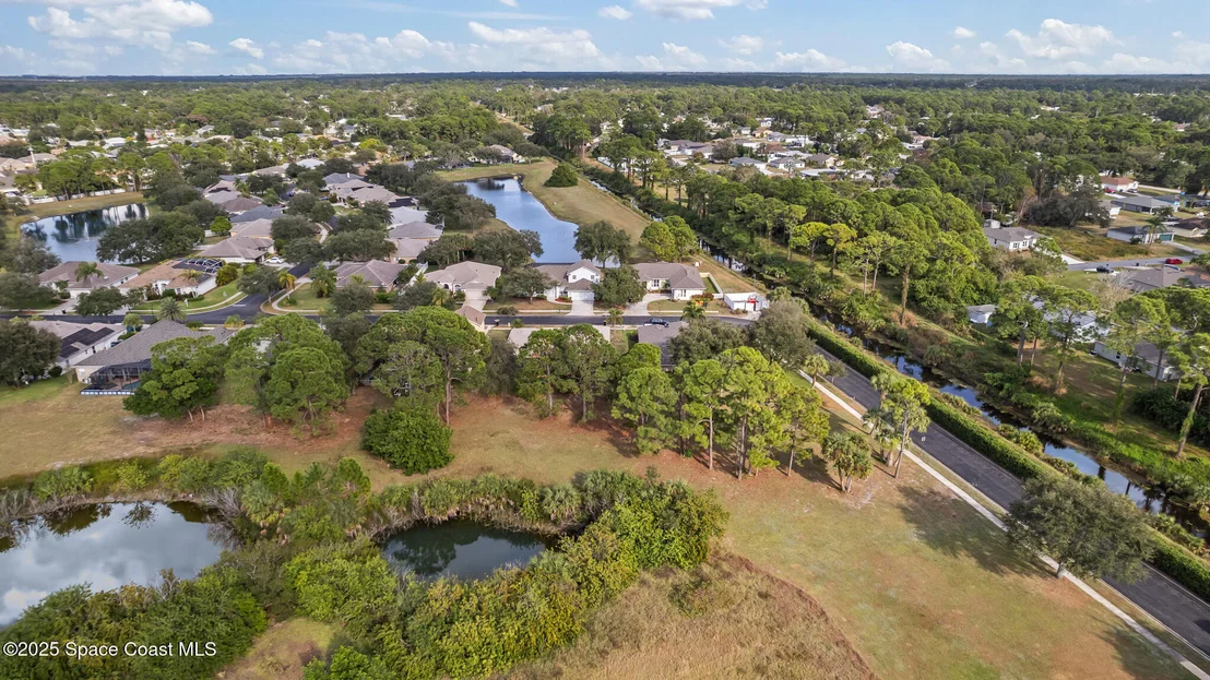 Photo of 1785 Windbrook Drive SE