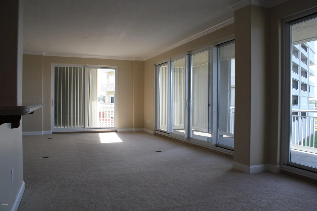 Photo of Unit 301 at 4975 NE Dixie Highway