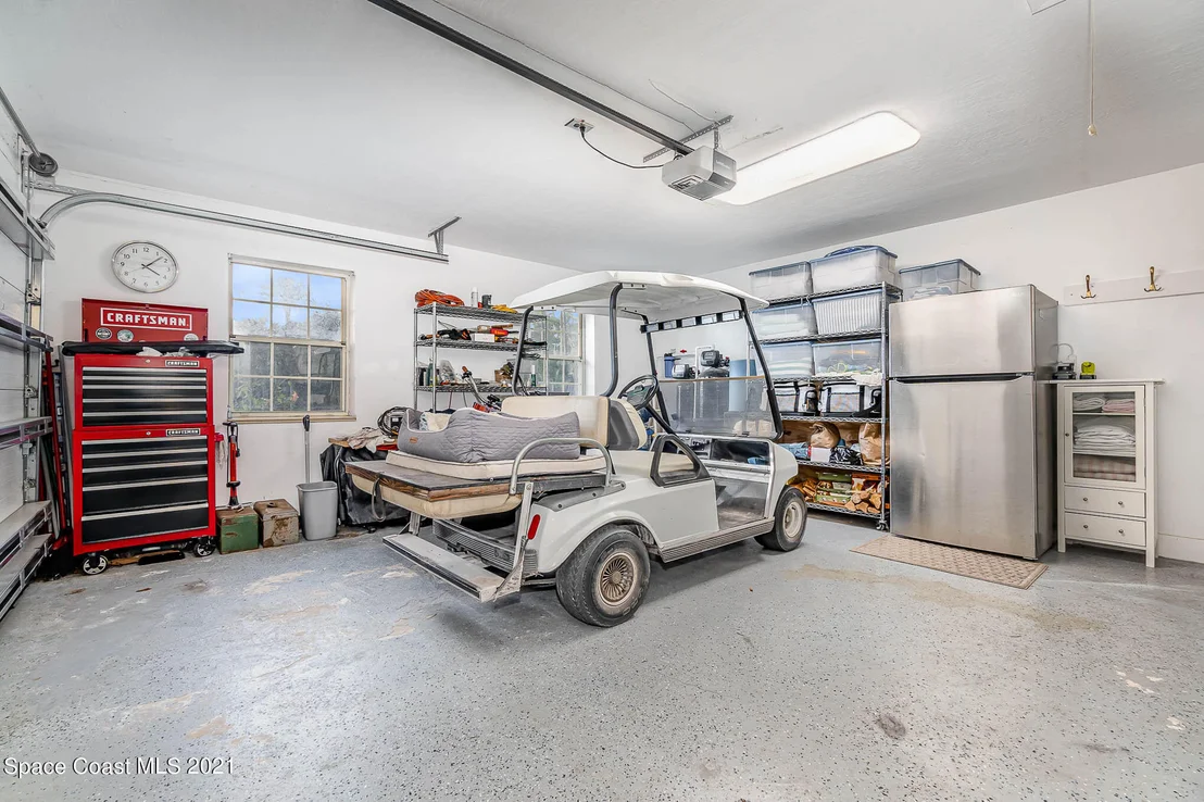 Photo of 2555 Macdonald Lane