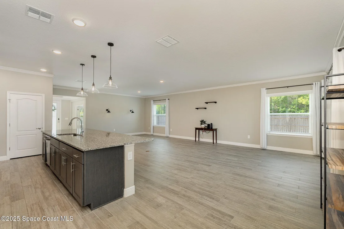 Photo of 2615 Carson Drive SE