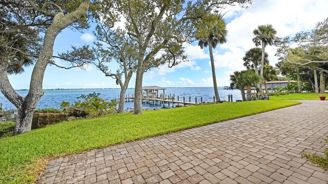 Photo of 3799 Riverside Drive