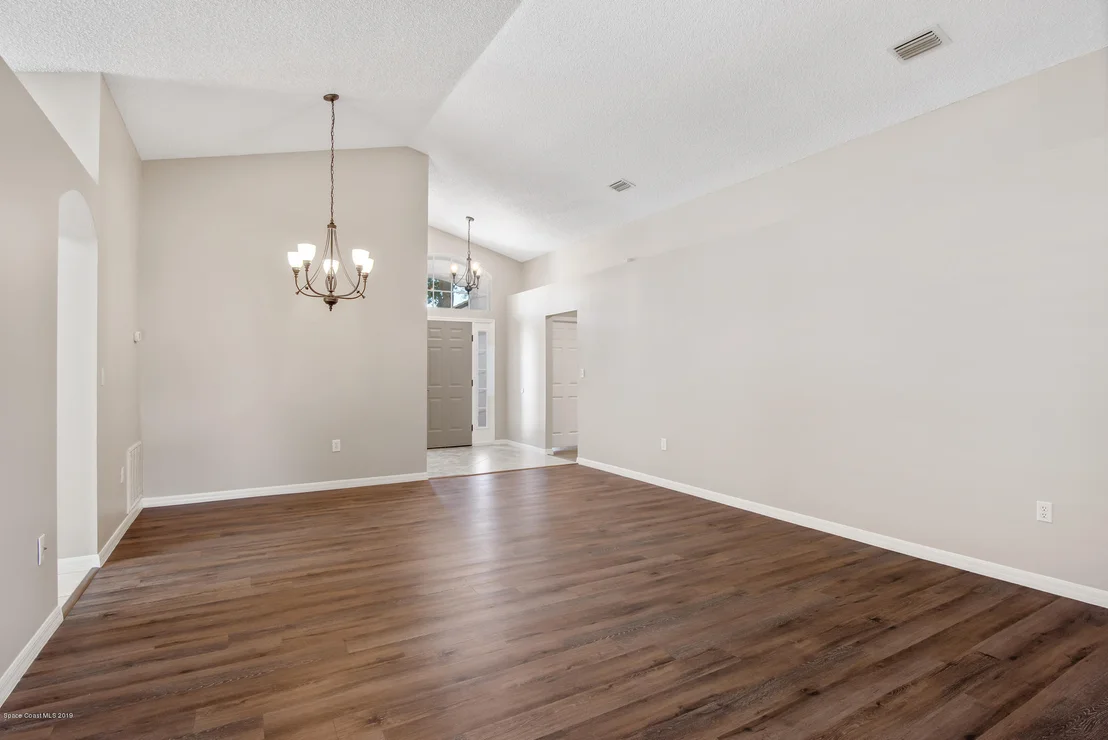 Photo of 1127 Pine Creek Circle NE