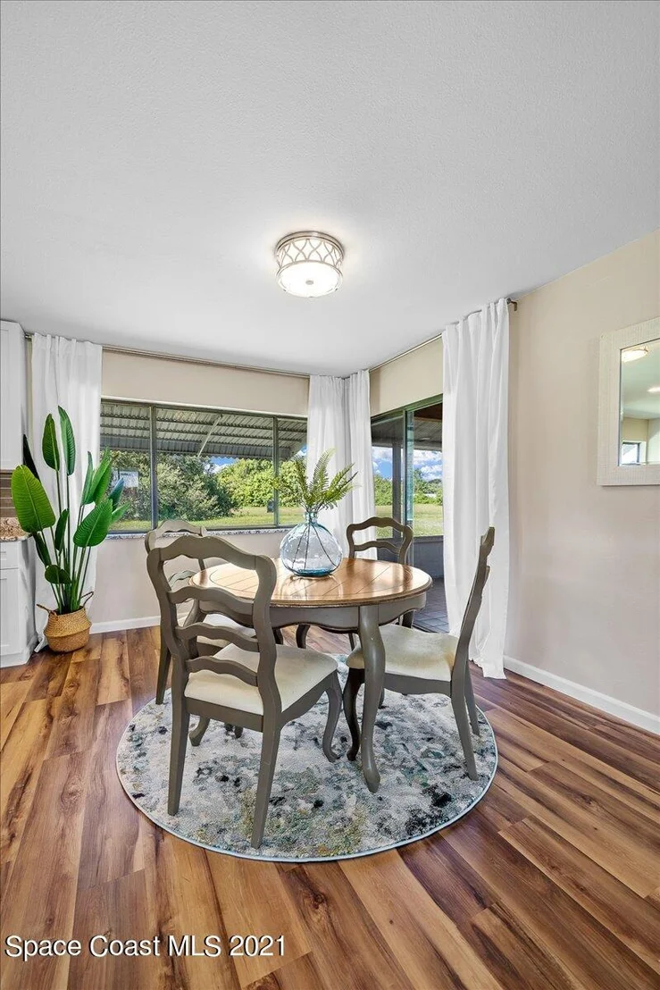Photo of 1394 Carr Circle NE