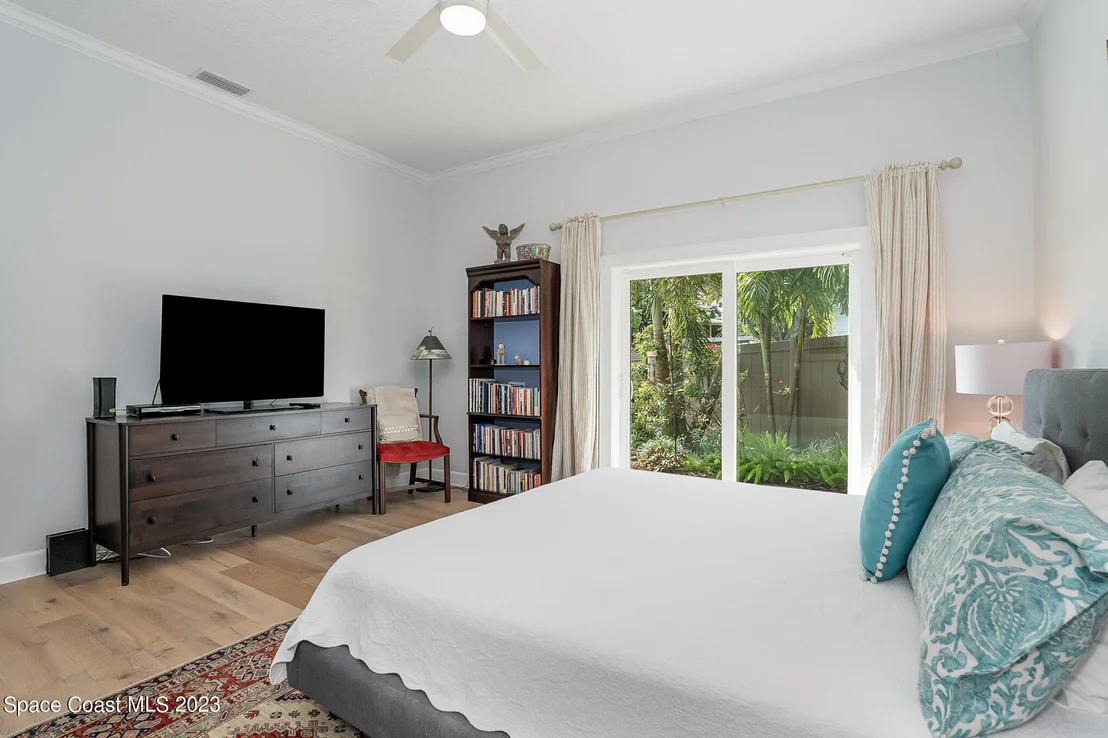 Photo of 413 N Indian River Drive