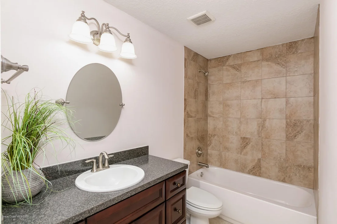 Photo of 1044 Bernice Road