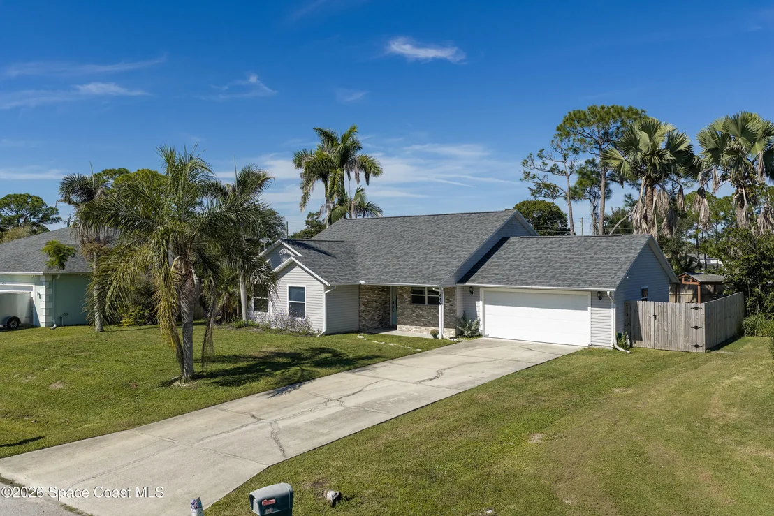 Photo of 449 NE Gilbert Drive NE