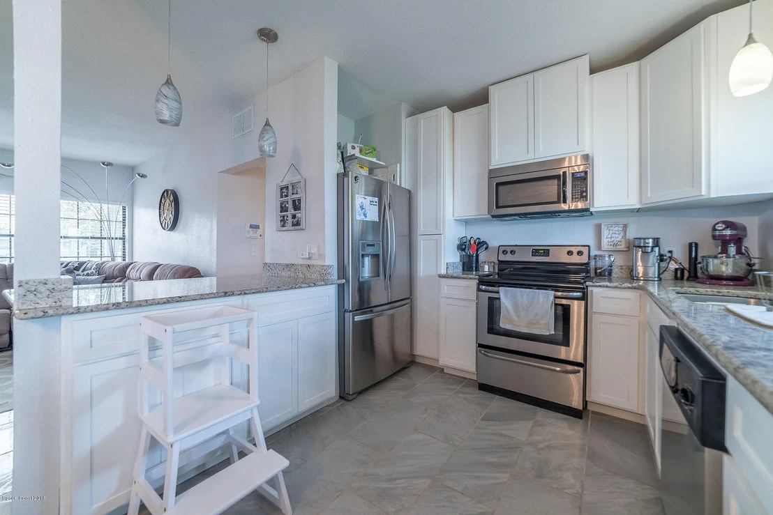 Photo of 812 W Highland Drive