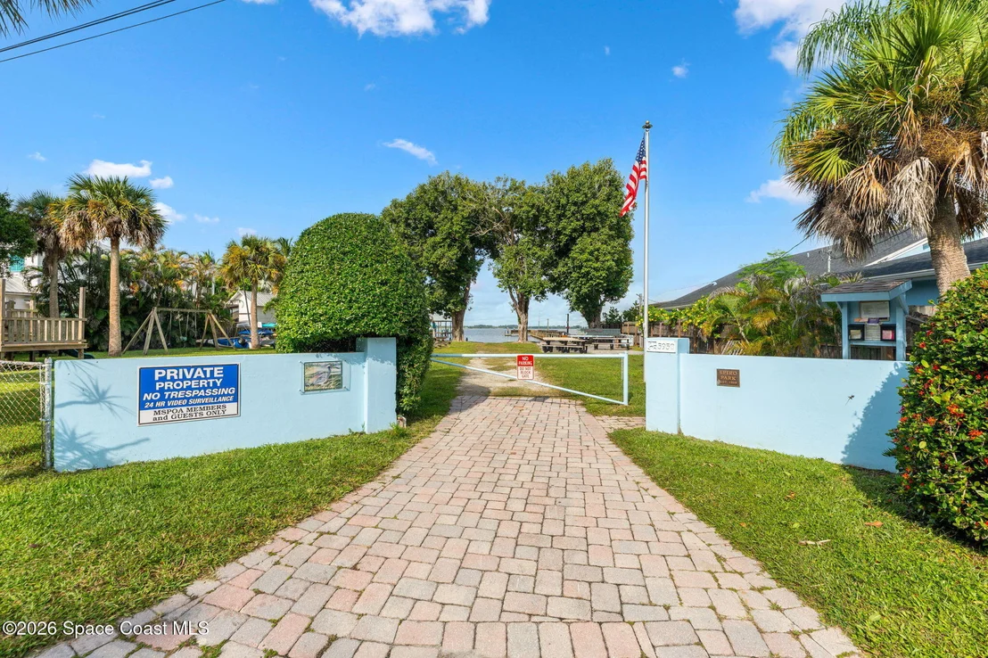 Photo of 220 Cardinal Drive