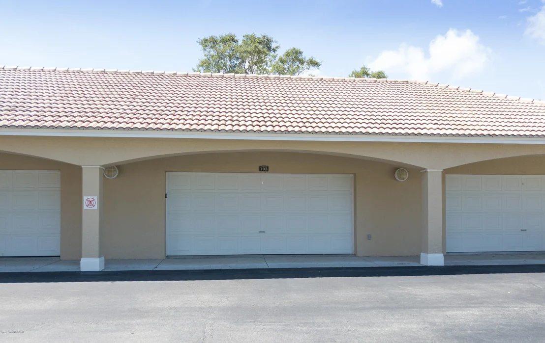Photo of Unit 302 at 6005 Highway 1