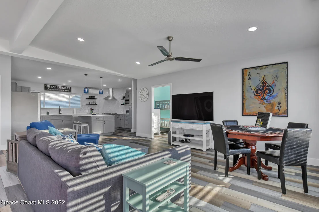 Photo of 760 Pebble Beach Avenue NE