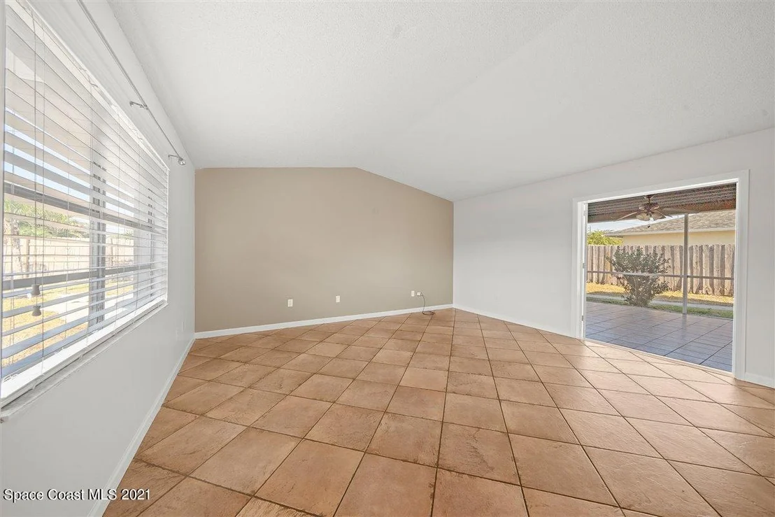 Photo of 550 Ford Circle W