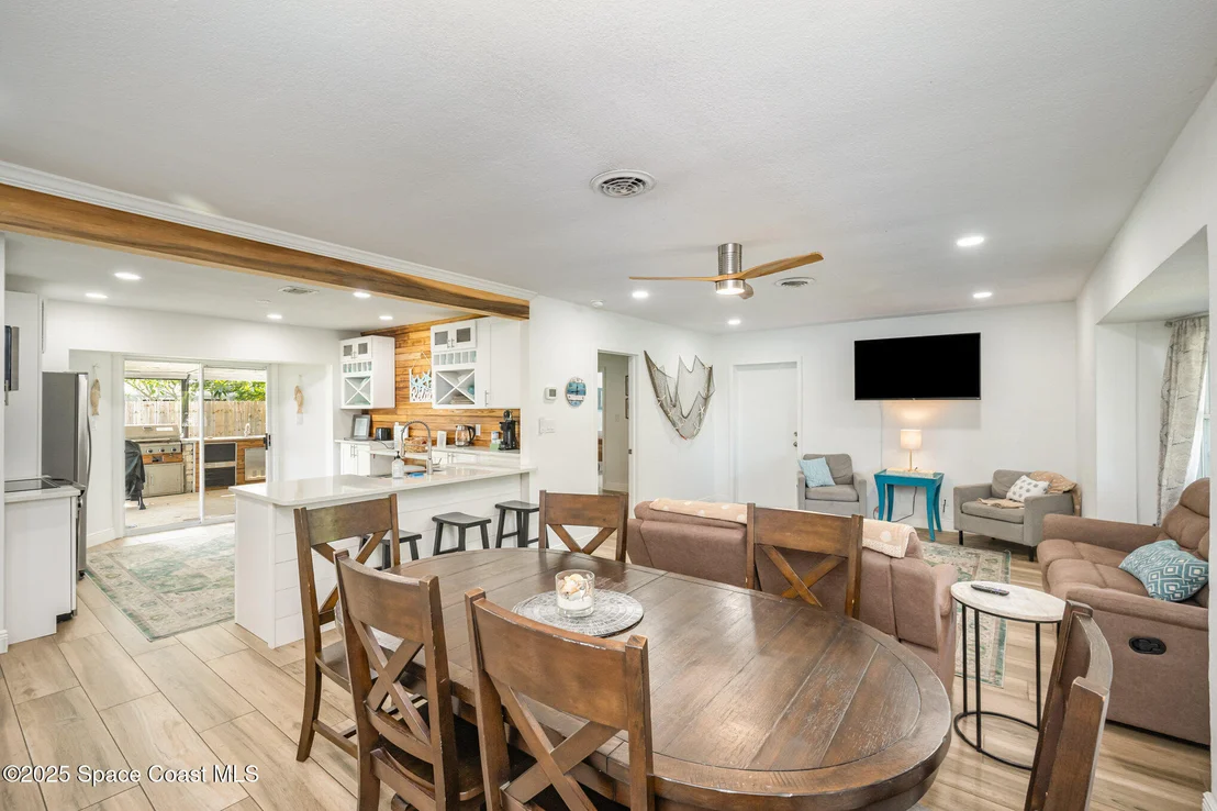 Photo of 113 W Leon Lane
