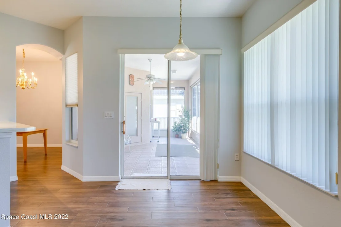 Photo of 1915 Windbrook Drive SE