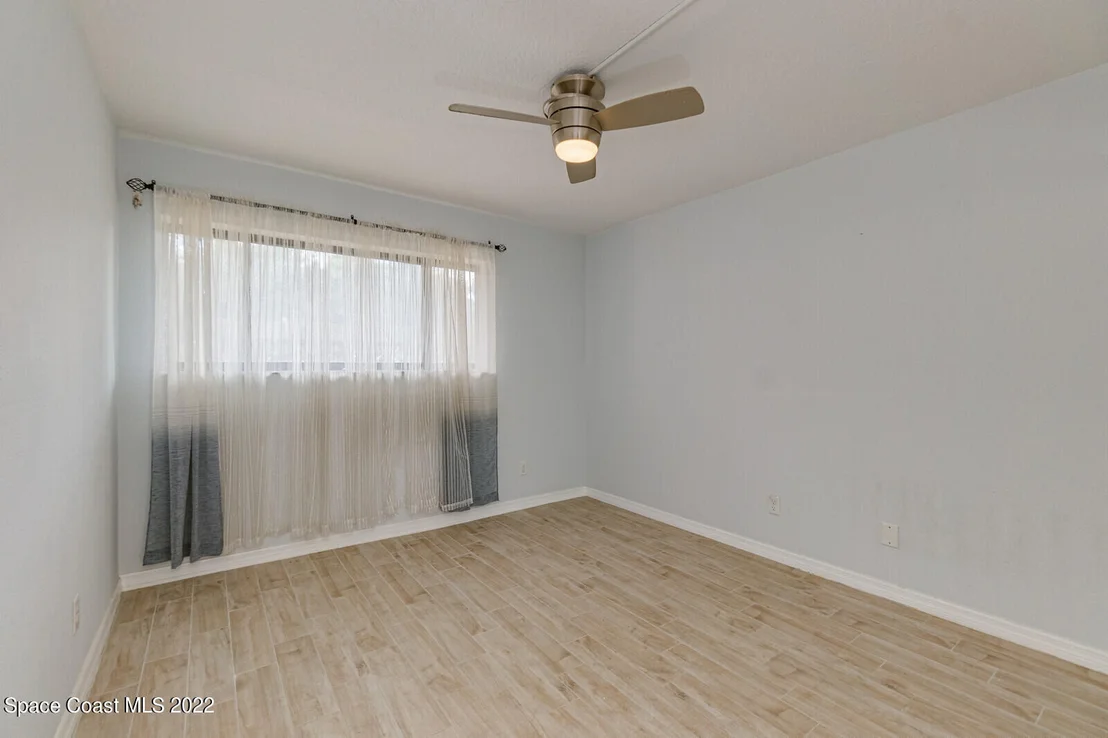 Photo of Unit 110 at 3901 Dixie Highway NE