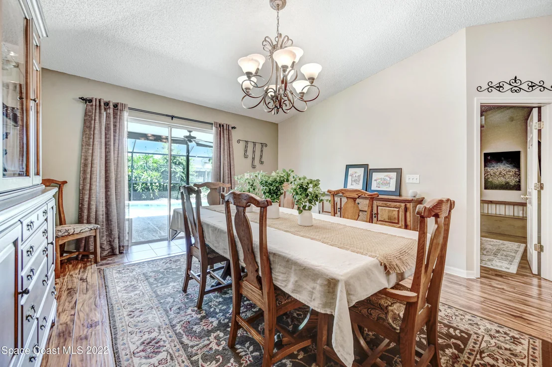 Photo of 1153 White Oak Circle