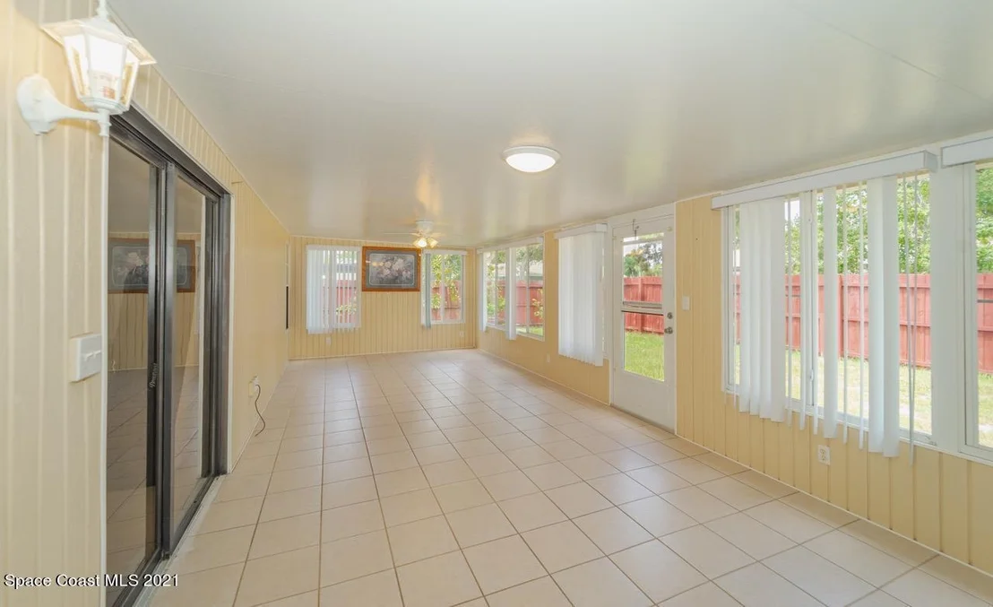 Photo of 958 Hart Place