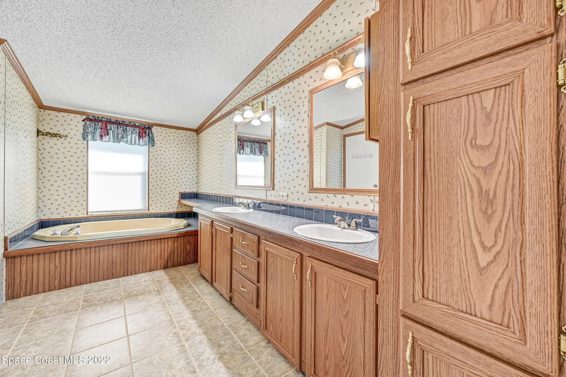 Photo of 2323 Coconut Palm Drive NE