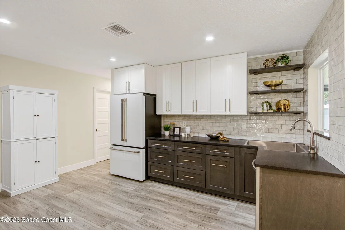 Photo of 3255 Hield Road