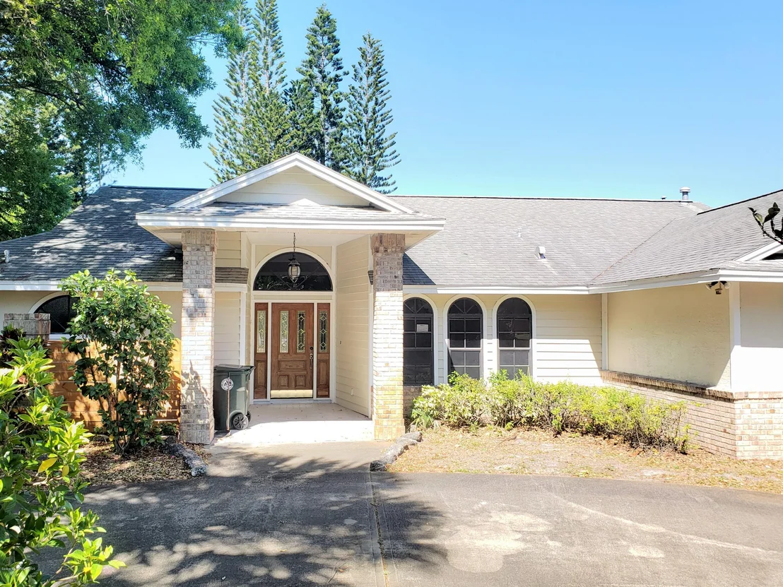 Photo of 1304 Heritage Acres Boulevard