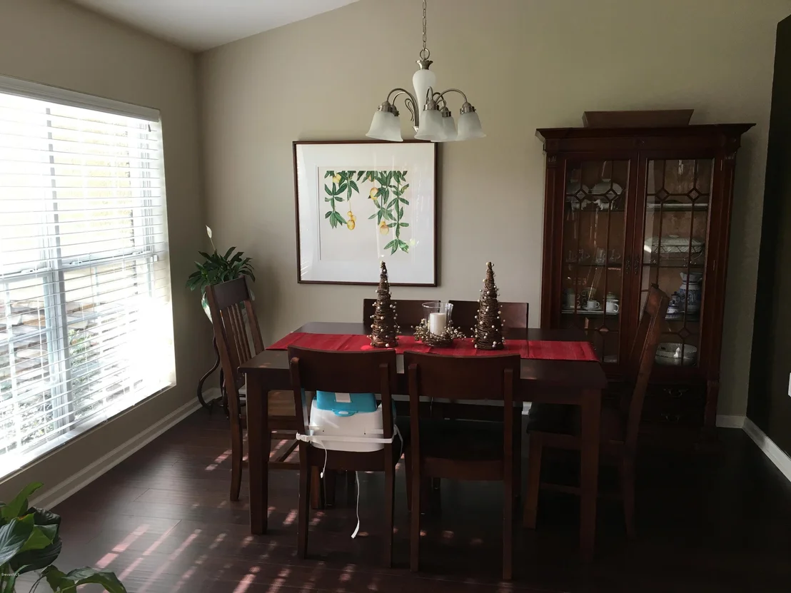 Photo of 325 SE Abernathy Circle